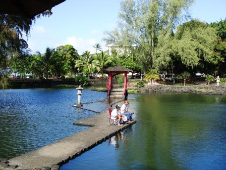 Fishing in the park on Hilo Bay hiloliving.com 